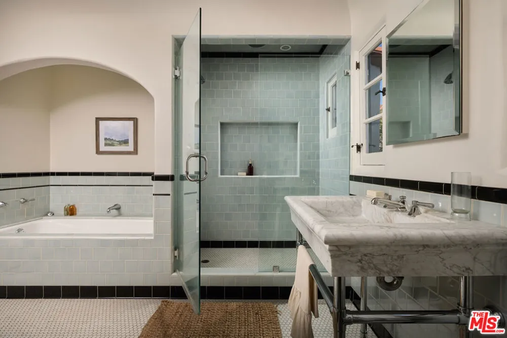 802 S Genesee Avenue Los Angeles, CA 90036