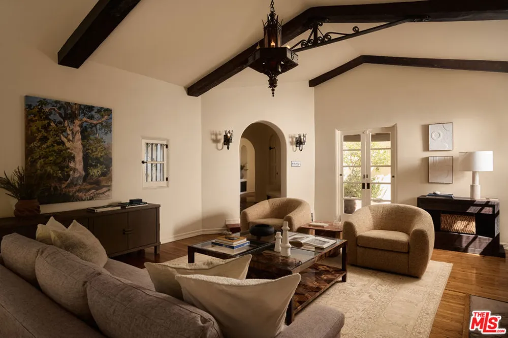 802 S Genesee Avenue Los Angeles, CA 90036