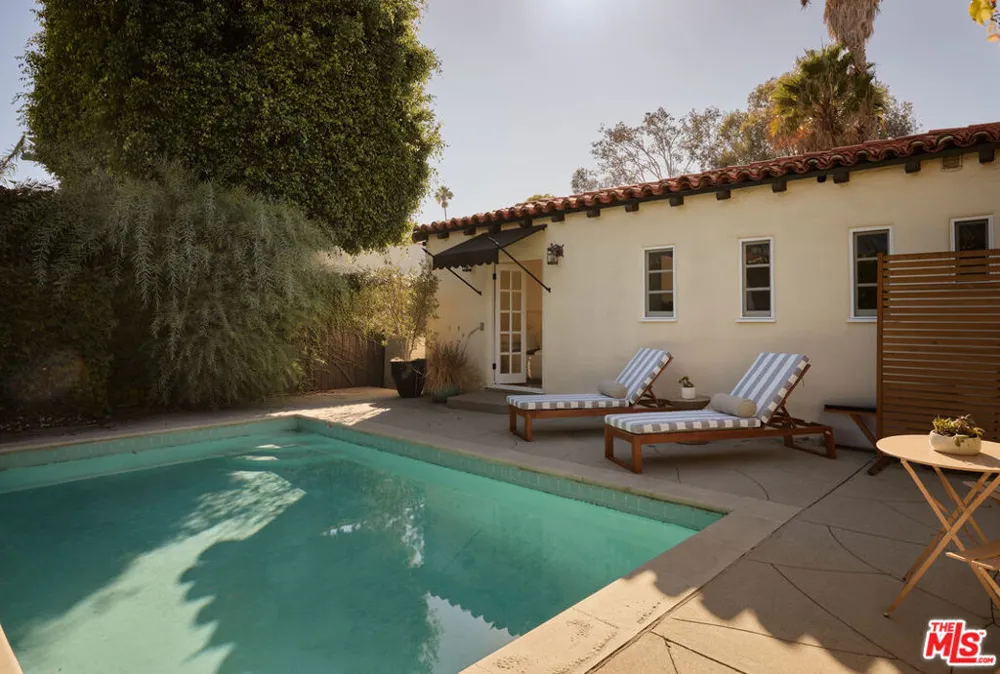 802 S Genesee Avenue Los Angeles, CA 90036