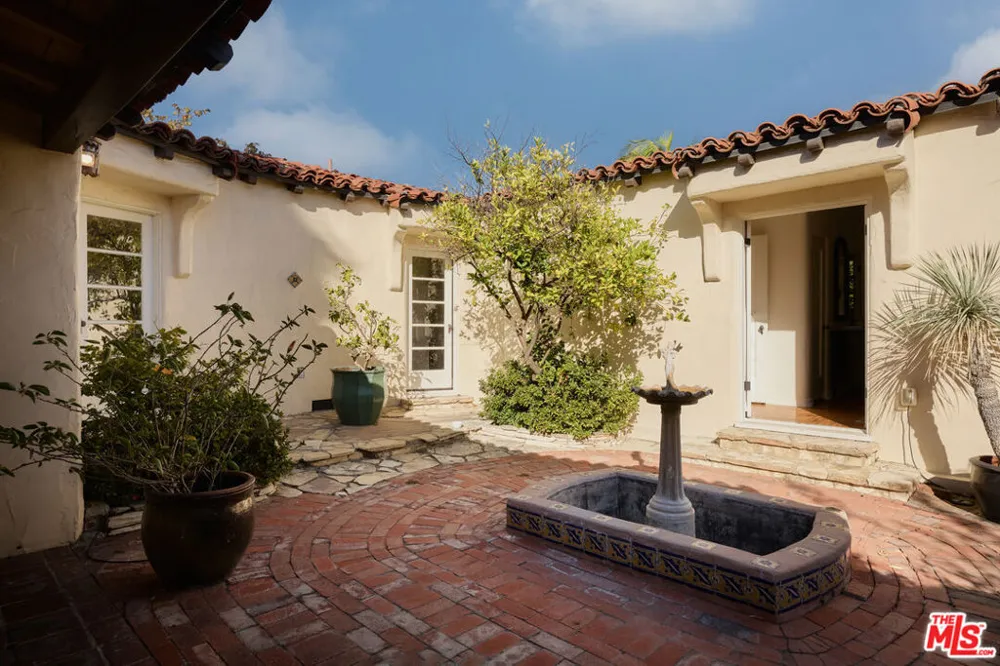 802 S Genesee Avenue Los Angeles, CA 90036