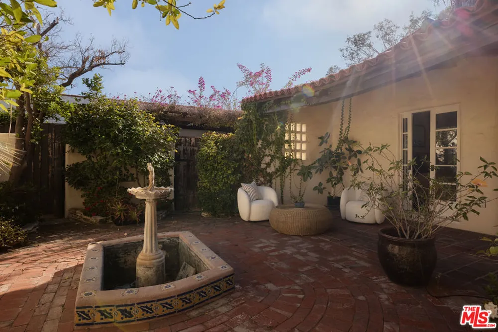 802 S Genesee Avenue Los Angeles, CA 90036