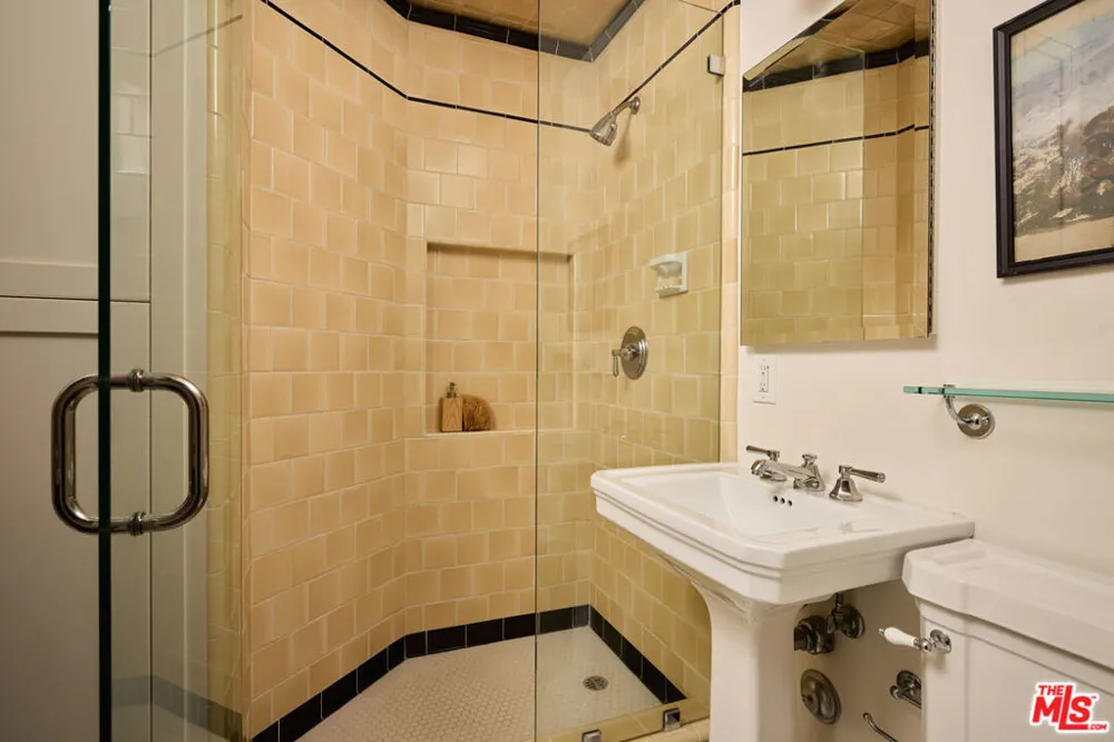 802 S Genesee Avenue Los Angeles, CA 90036