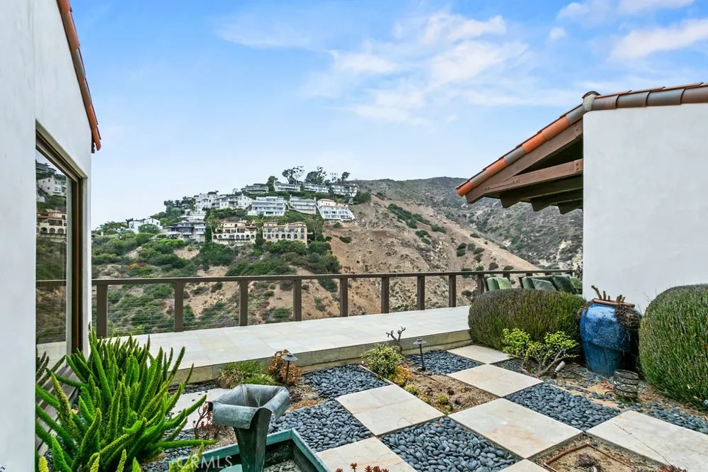 345 EMERALD BAY Laguna Beach, CA 92651