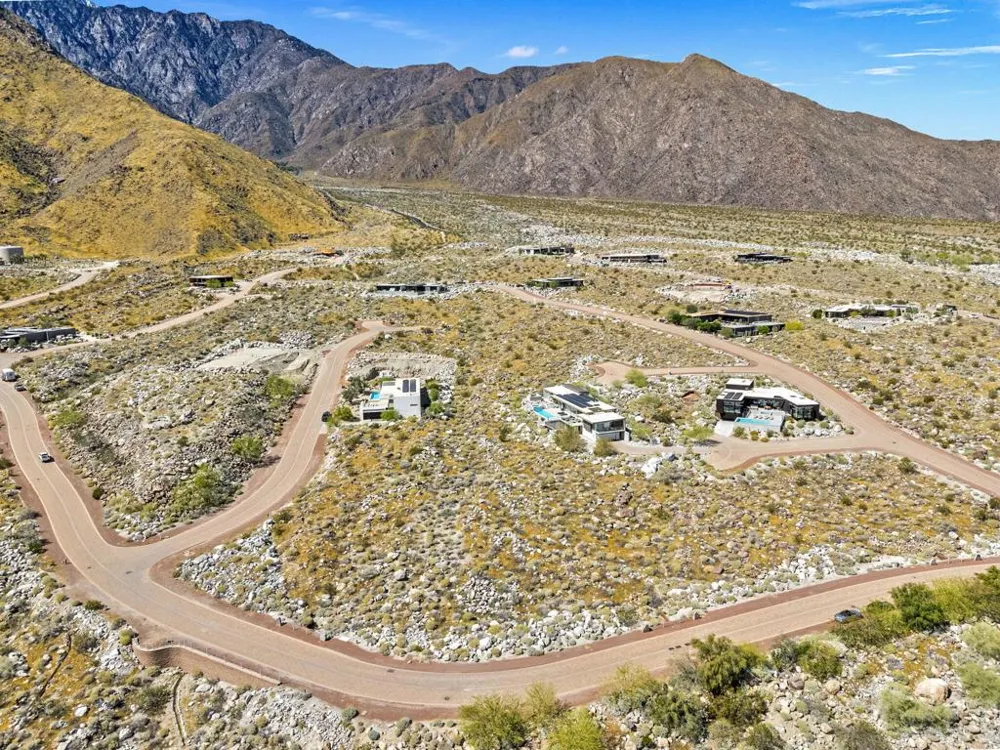 1961 Vista Palizada Drive Palm Springs, CA 92262