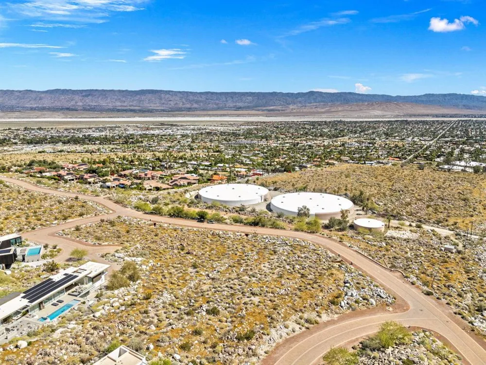 1961 Vista Palizada Drive Palm Springs, CA 92262