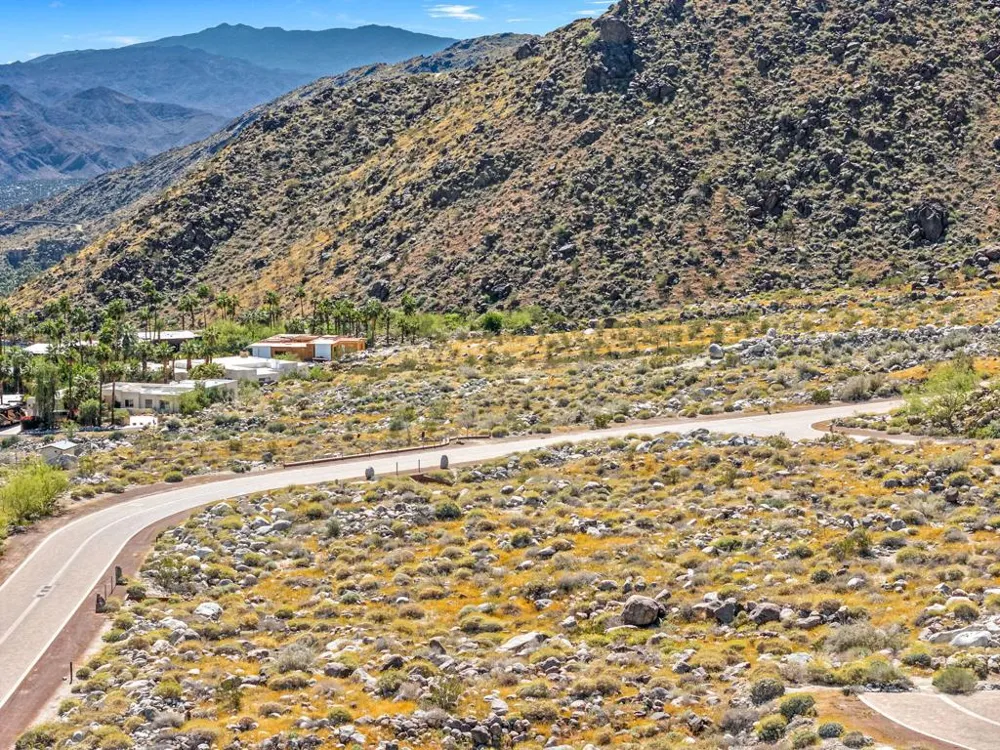 1961 Vista Palizada Drive Palm Springs, CA 92262