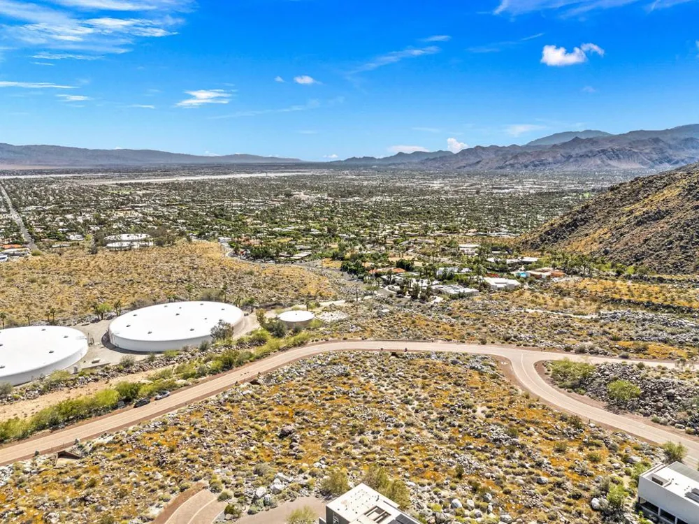 1961 Vista Palizada Drive Palm Springs, CA 92262