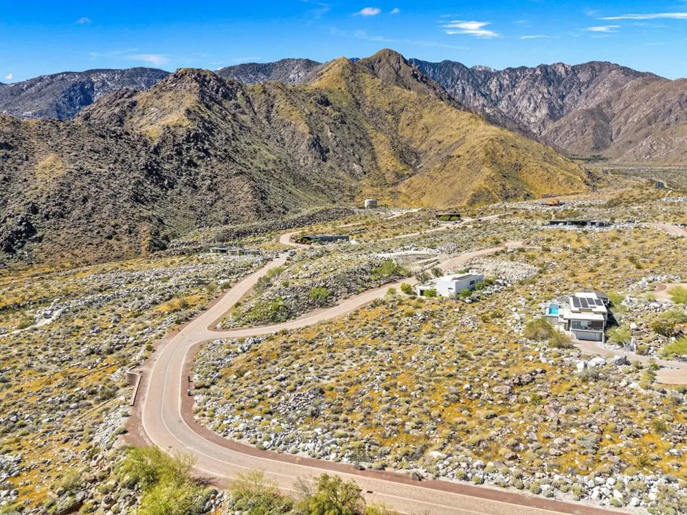 1961 Vista Palizada Drive Palm Springs, CA 92262