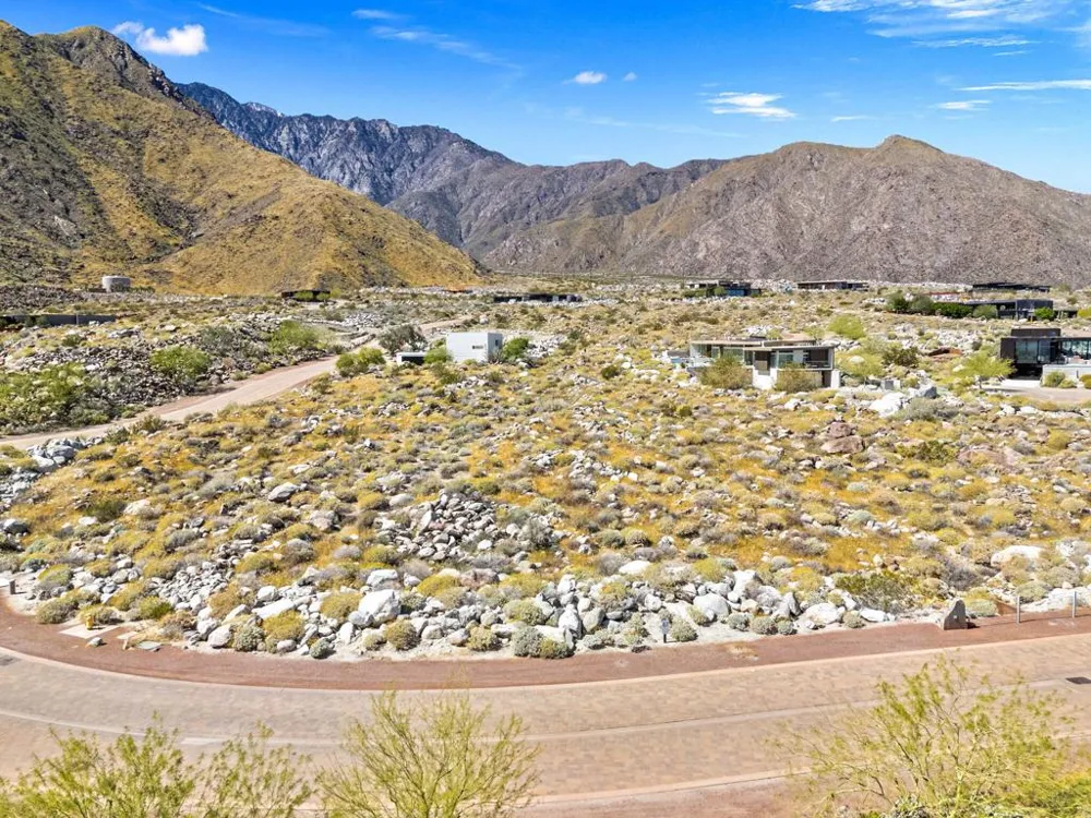 1961 Vista Palizada Drive Palm Springs, CA 92262