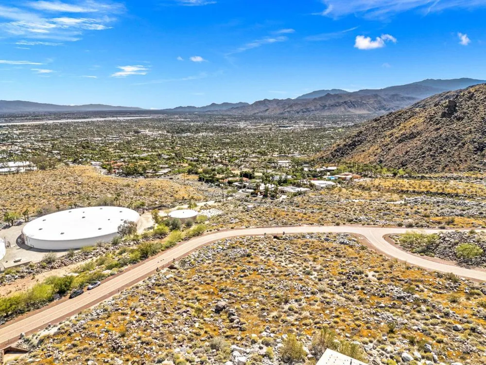1961 Vista Palizada Drive Palm Springs, CA 92262