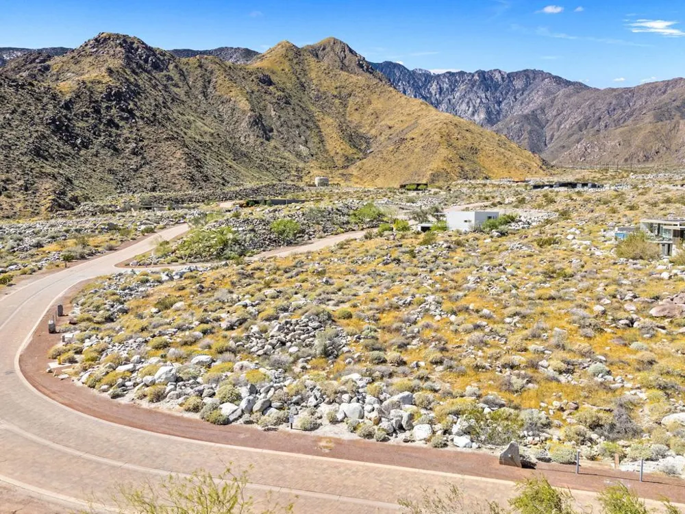 1961 Vista Palizada Drive Palm Springs, CA 92262