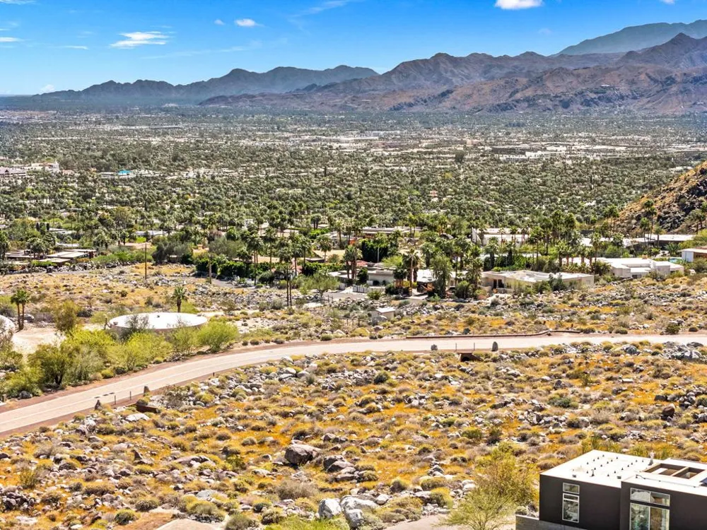 1961 Vista Palizada Drive Palm Springs, CA 92262
