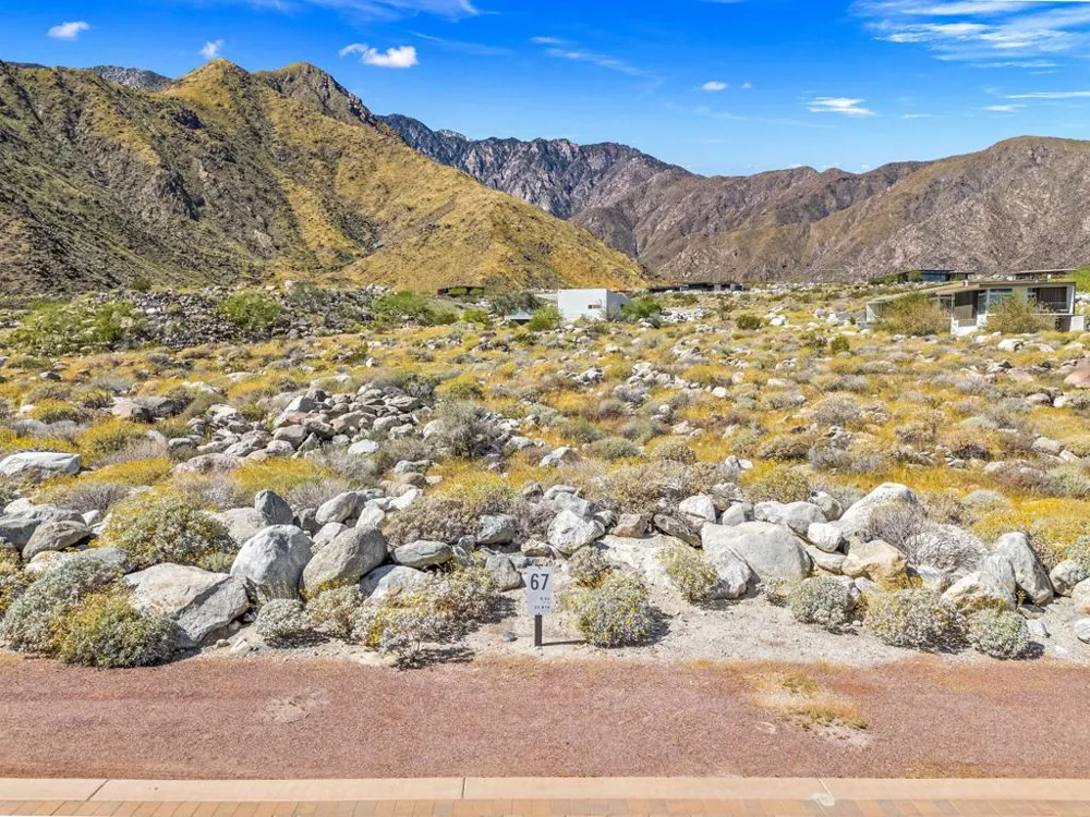 1961 Vista Palizada Drive Palm Springs, CA 92262