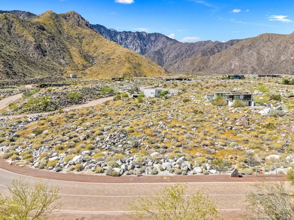 1961 Vista Palizada Drive Palm Springs, CA 92262