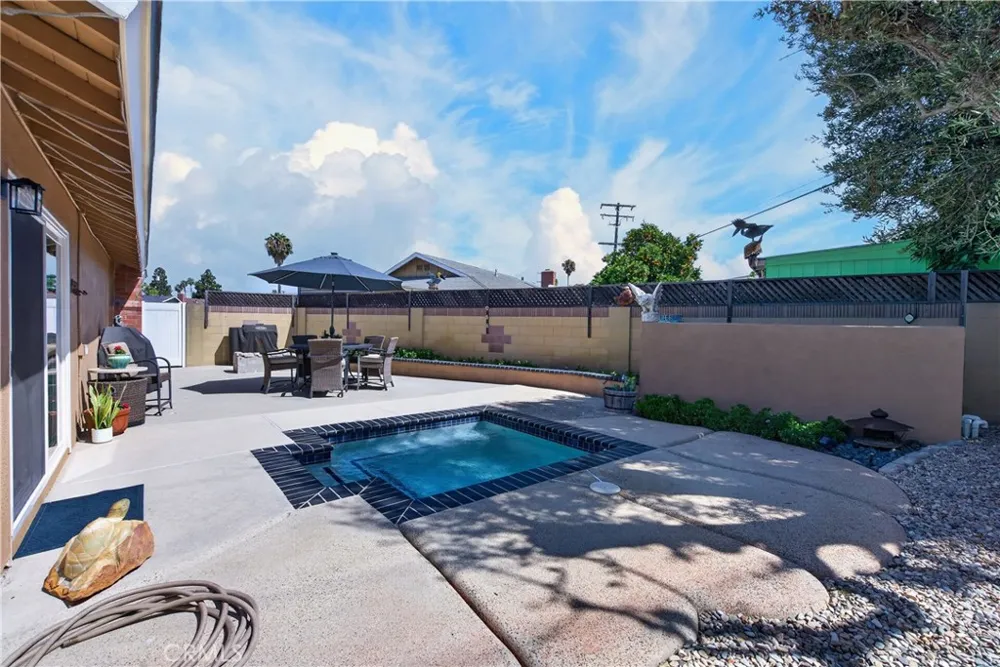 6832 Alexandria Huntington Beach, CA 92647