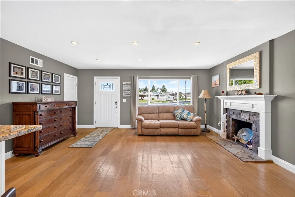 6832 Alexandria Huntington Beach, CA 92647