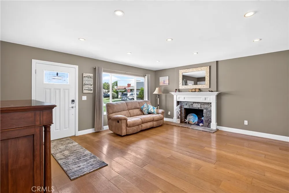 6832 Alexandria Huntington Beach, CA 92647