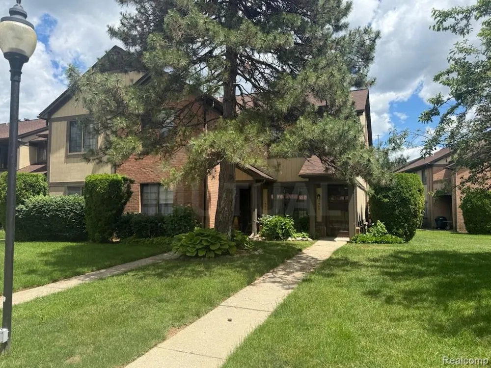 1560 Meadow Side Drive Rochester Hills City, MI 48307