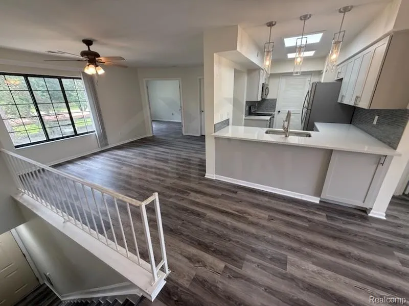 1560 Meadow Side Drive Rochester Hills City, MI 48307