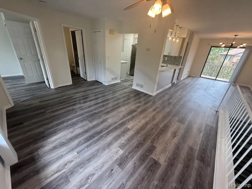 1560 Meadow Side Drive Rochester Hills City, MI 48307