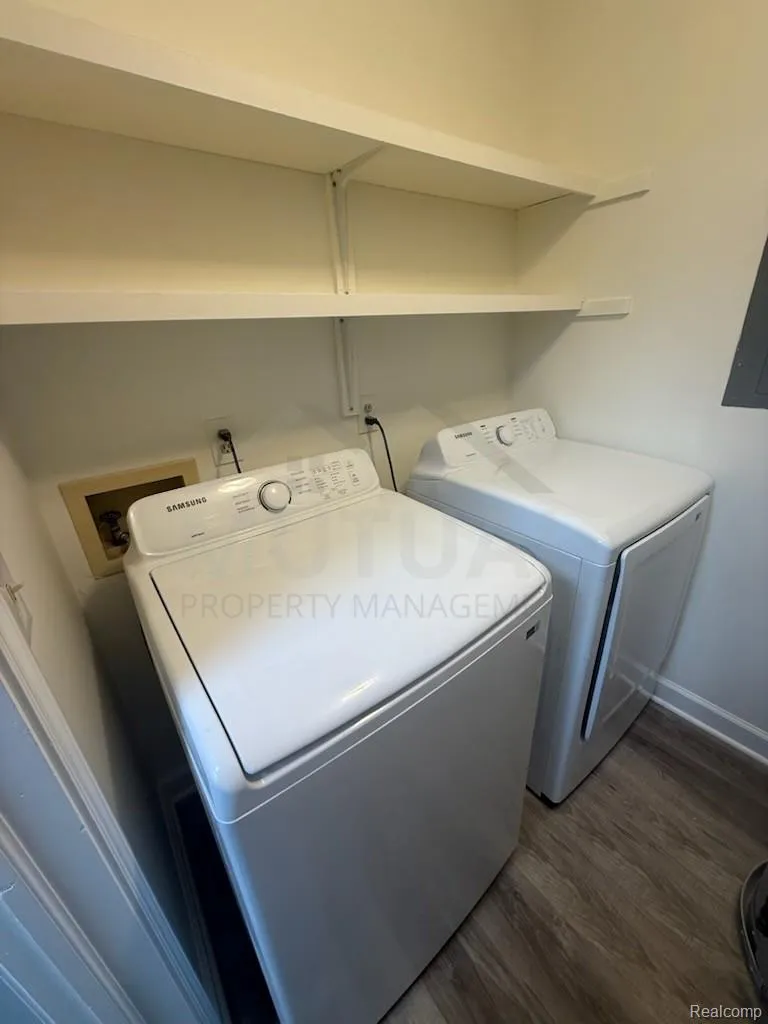 1560 Meadow Side Drive Rochester Hills City, MI 48307