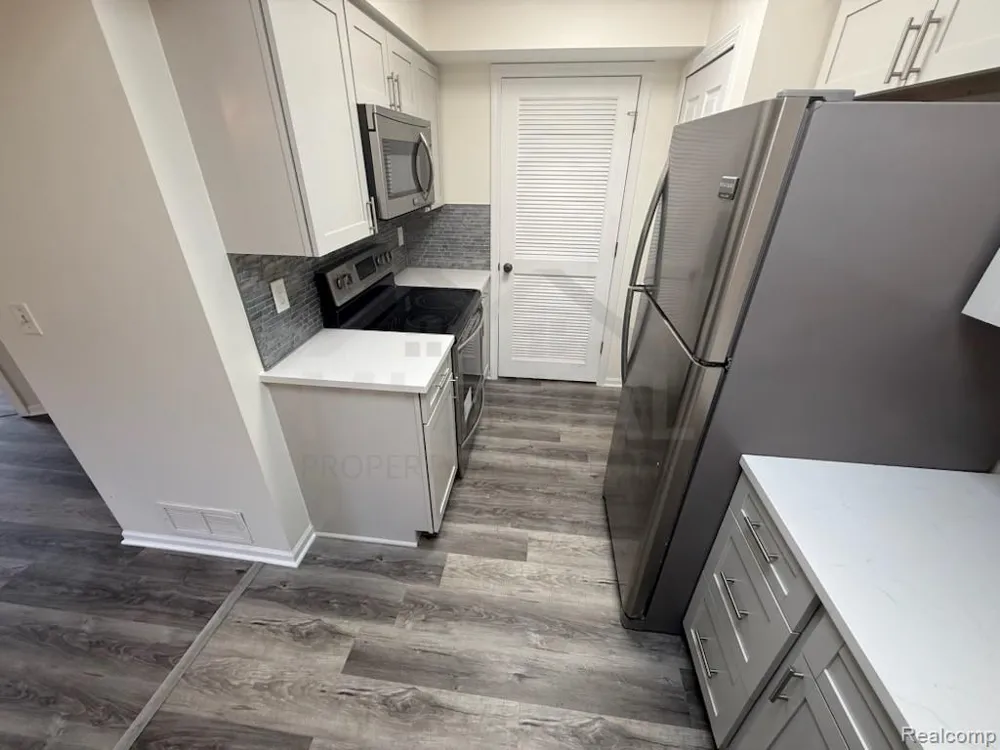 1560 Meadow Side Drive Rochester Hills City, MI 48307