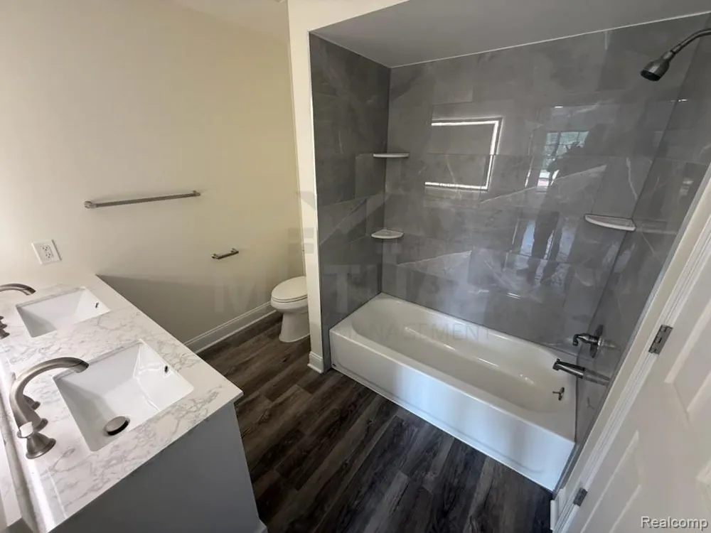 1560 Meadow Side Drive Rochester Hills City, MI 48307