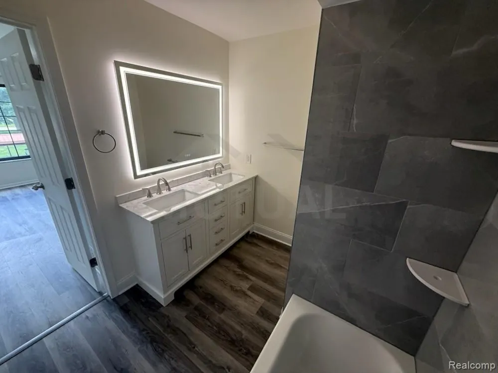 1560 Meadow Side Drive Rochester Hills City, MI 48307