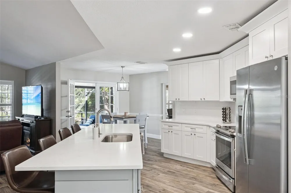 692 ROCHESTER STREET Oviedo, FL 32765