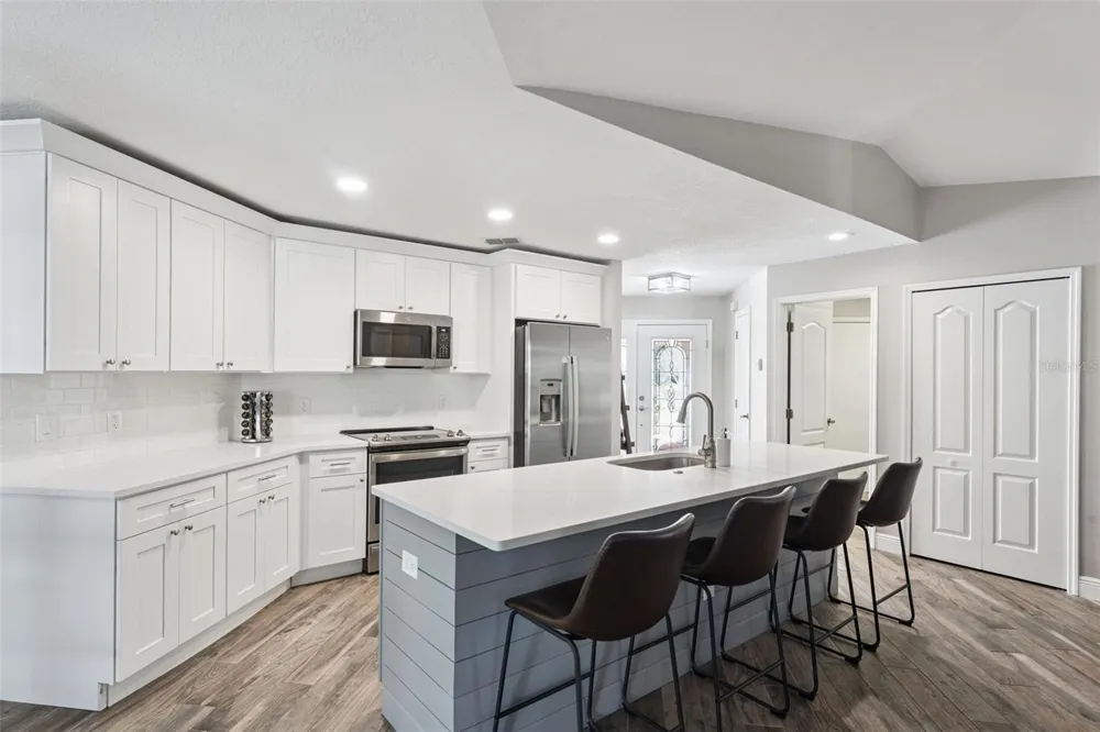 692 ROCHESTER STREET Oviedo, FL 32765