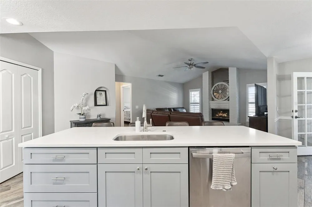 692 ROCHESTER STREET Oviedo, FL 32765