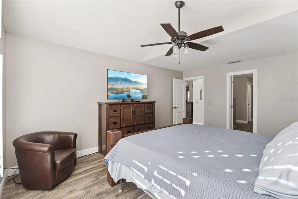 692 ROCHESTER STREET Oviedo, FL 32765