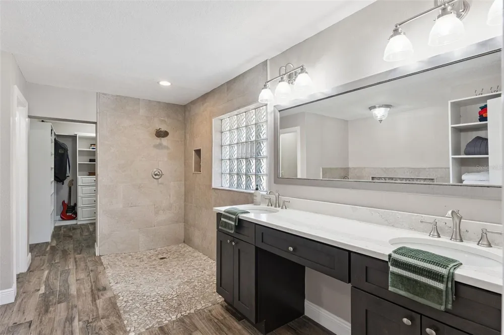 692 ROCHESTER STREET Oviedo, FL 32765
