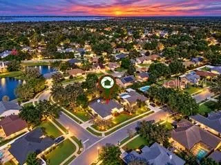 692 ROCHESTER STREET Oviedo, FL 32765