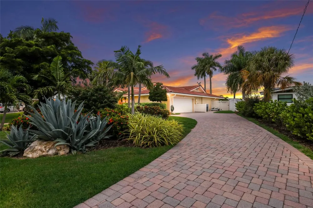 7208 19TH AVENUE NW Bradenton, FL 34209