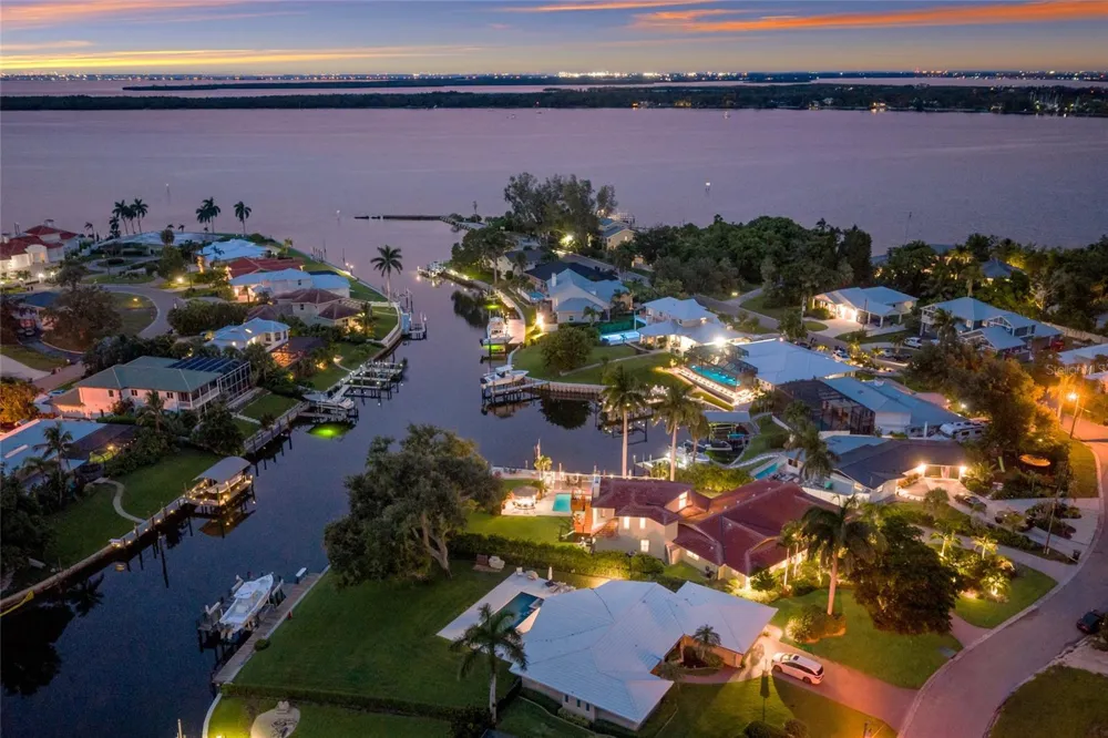 7208 19TH AVENUE NW Bradenton, FL 34209
