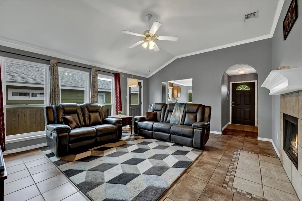 1124 Lago Vista Street San Marcos, TX 78666