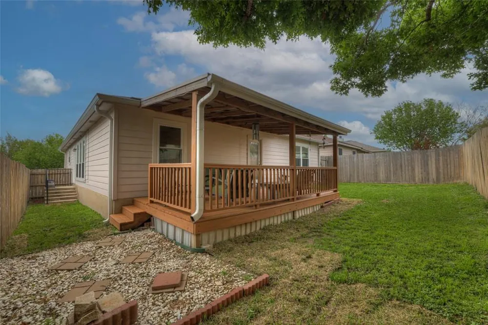 1124 Lago Vista Street San Marcos, TX 78666