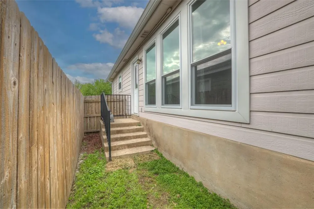 1124 Lago Vista Street San Marcos, TX 78666
