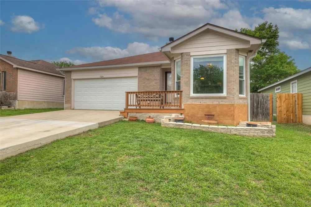 1124 Lago Vista Street San Marcos, TX 78666