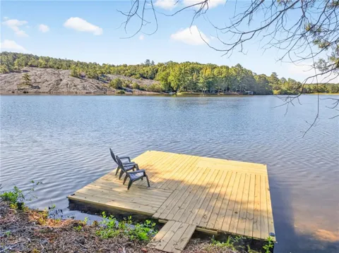 2503 Lakeshore Drive NE
