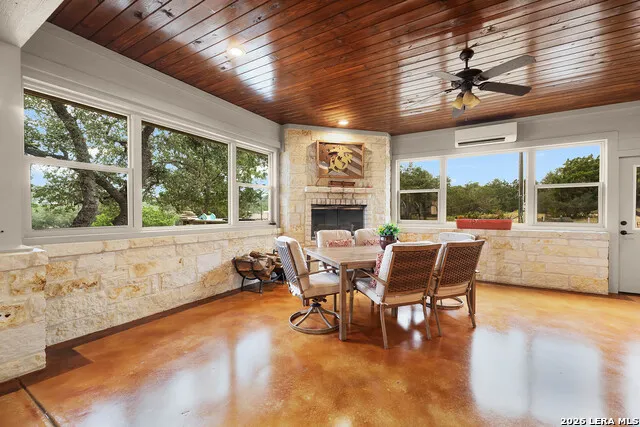 824 Shelly Canyon Lake, TX 78133