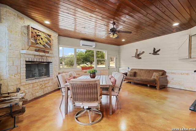 824 Shelly Canyon Lake, TX 78133