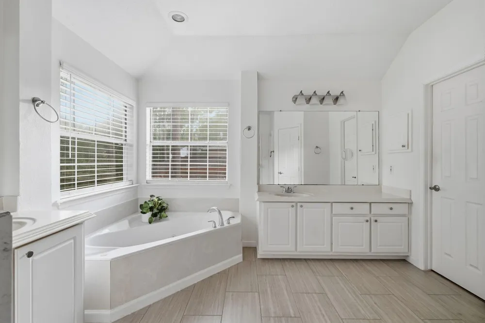 7 Mayborough Court The Woodlands, TX 77382