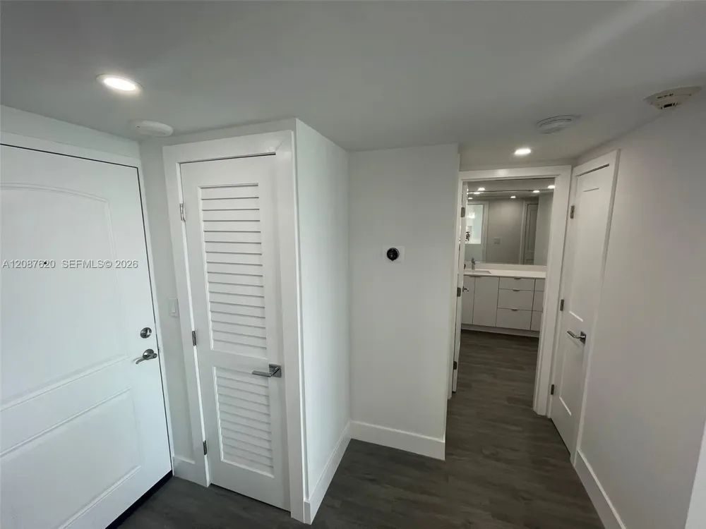 100 Bayview Dr #1123 Sunny Isles Beach, FL 33160