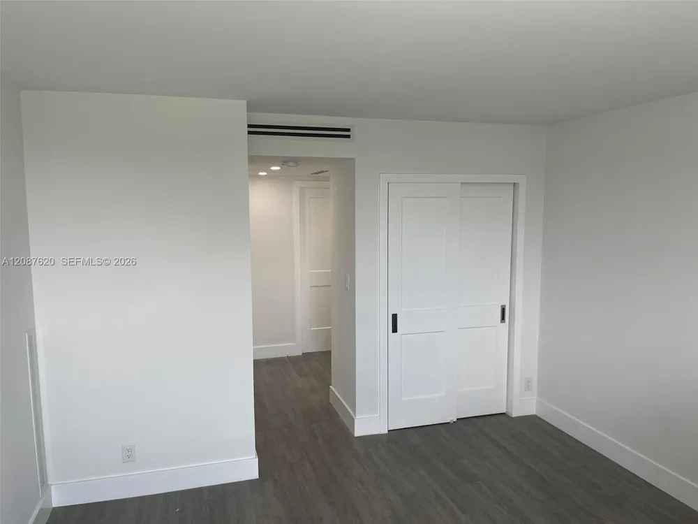 100 Bayview Dr #1123 Sunny Isles Beach, FL 33160