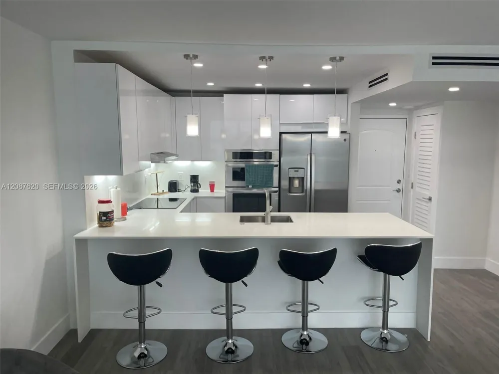 100 Bayview Dr #1123 Sunny Isles Beach, FL 33160