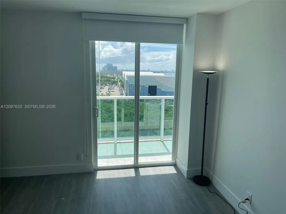 100 Bayview Dr #1123 Sunny Isles Beach, FL 33160