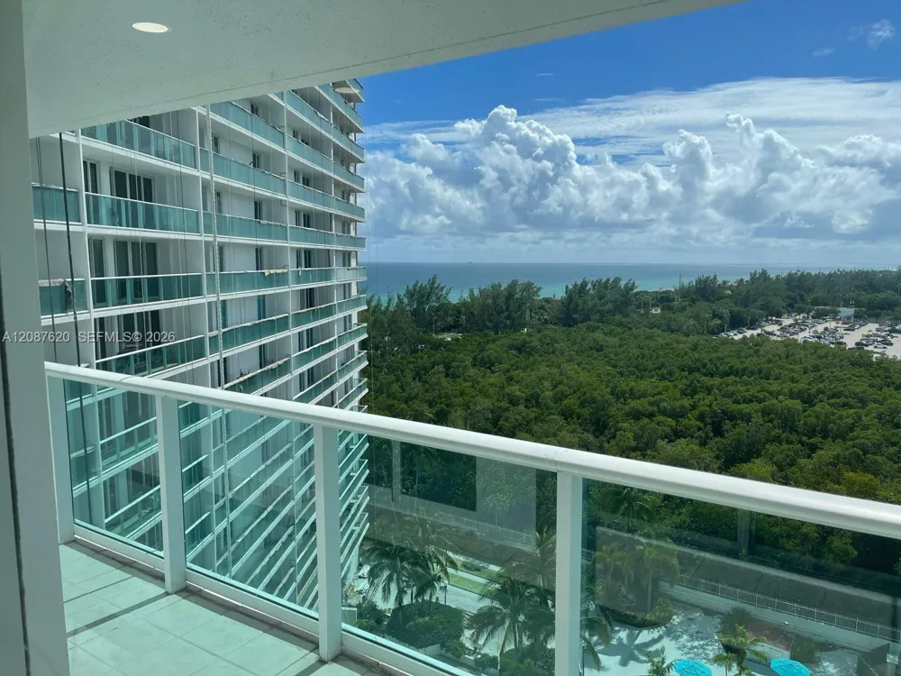 100 Bayview Dr #1123 Sunny Isles Beach, FL 33160