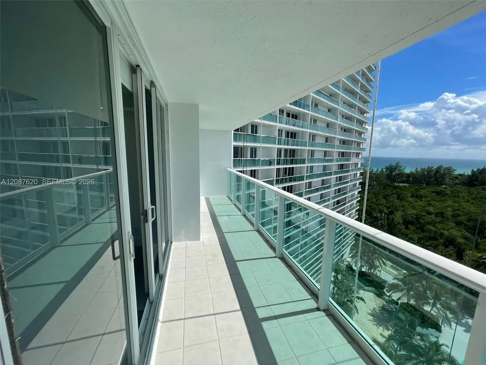 100 Bayview Dr #1123 Sunny Isles Beach, FL 33160